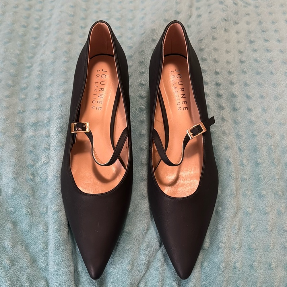 Journee collection black heels